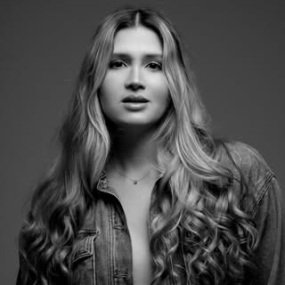 Ana Gutierrez, Tech & Gadgets creator from Colombia