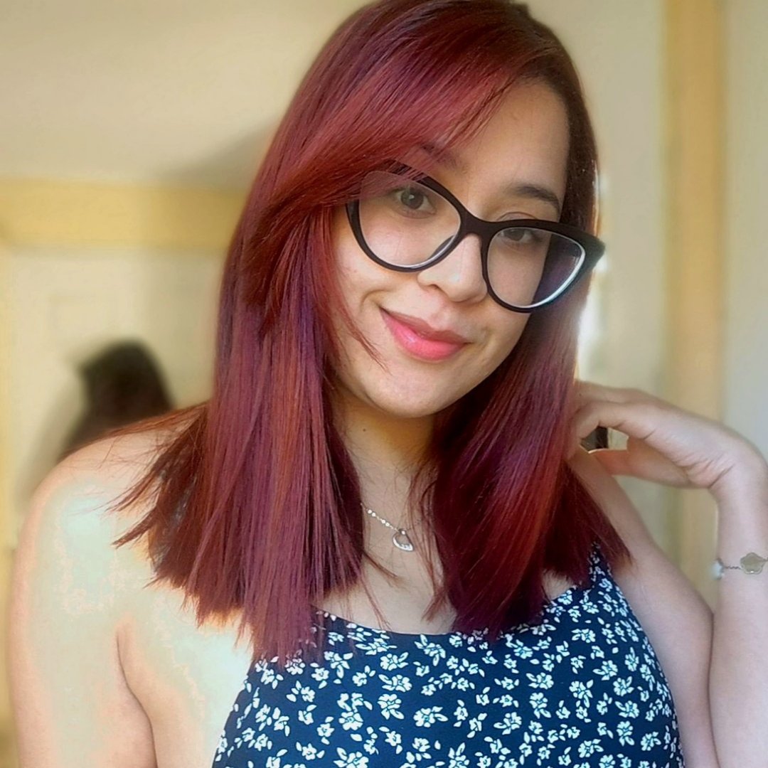 Emily Z., Fashion creator from Chile