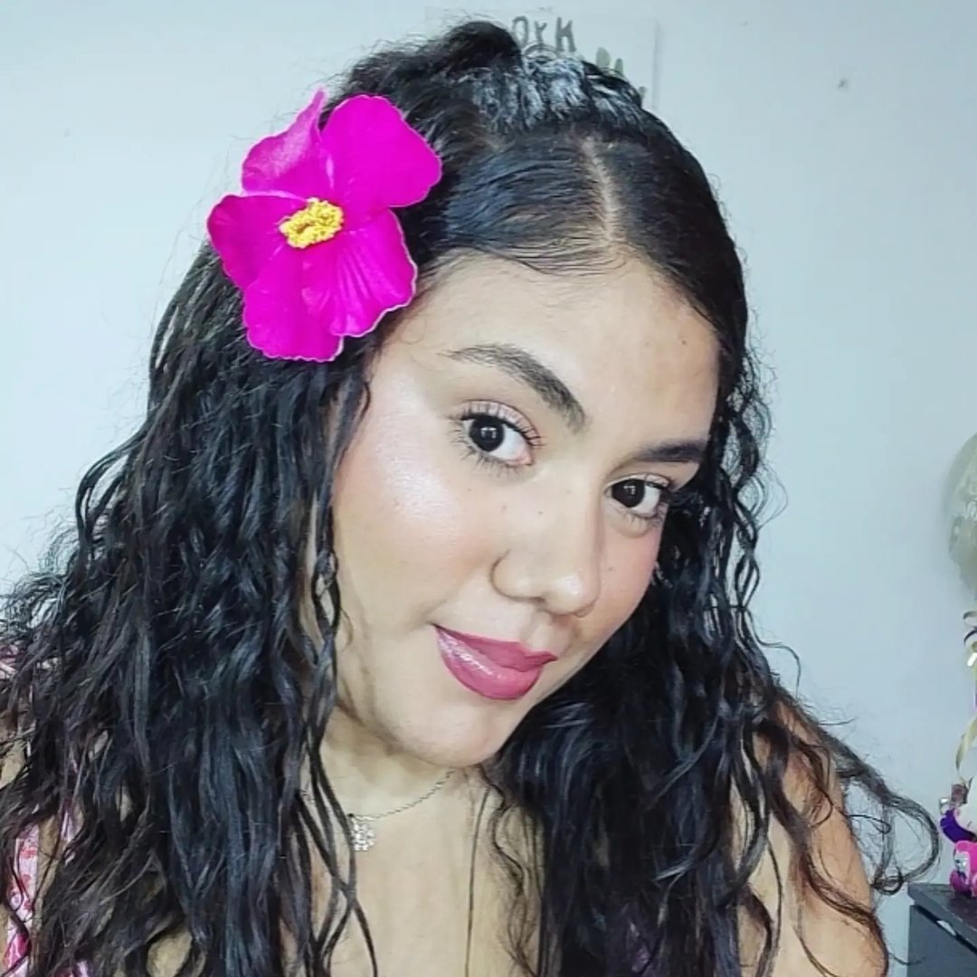 Nurys G., Beauty creator from Colombia