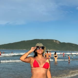 Camila P., Beauty creator from Uruguay