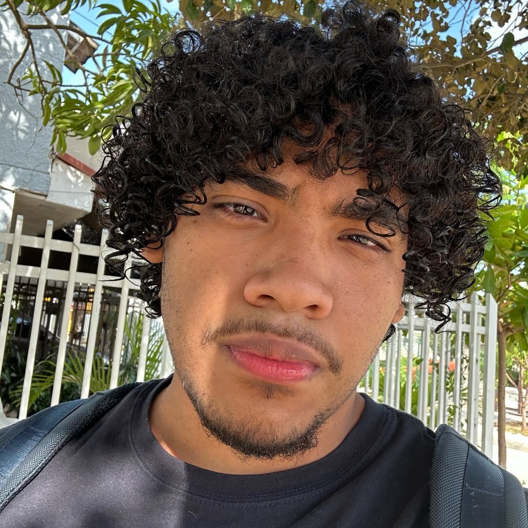 Alexis I., Tech creator from Colombia