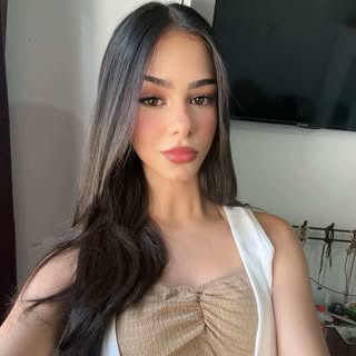 Eily A., Beauty creator from Uruguay