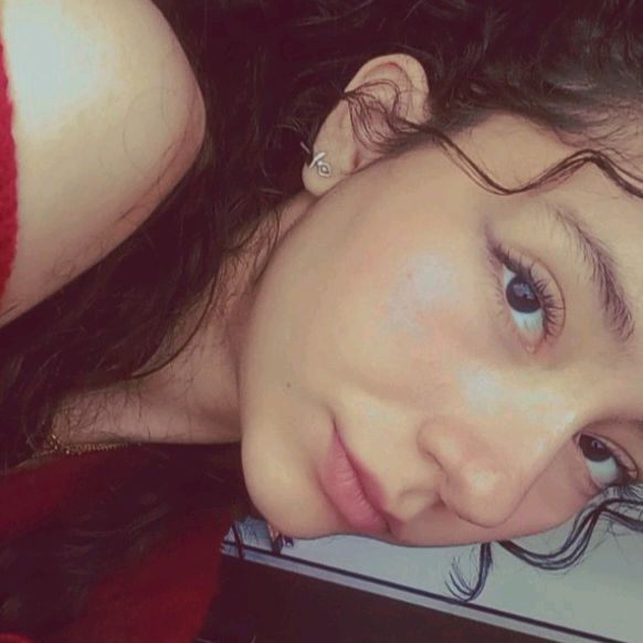 Alejandra G., UGC creator in Bolivia