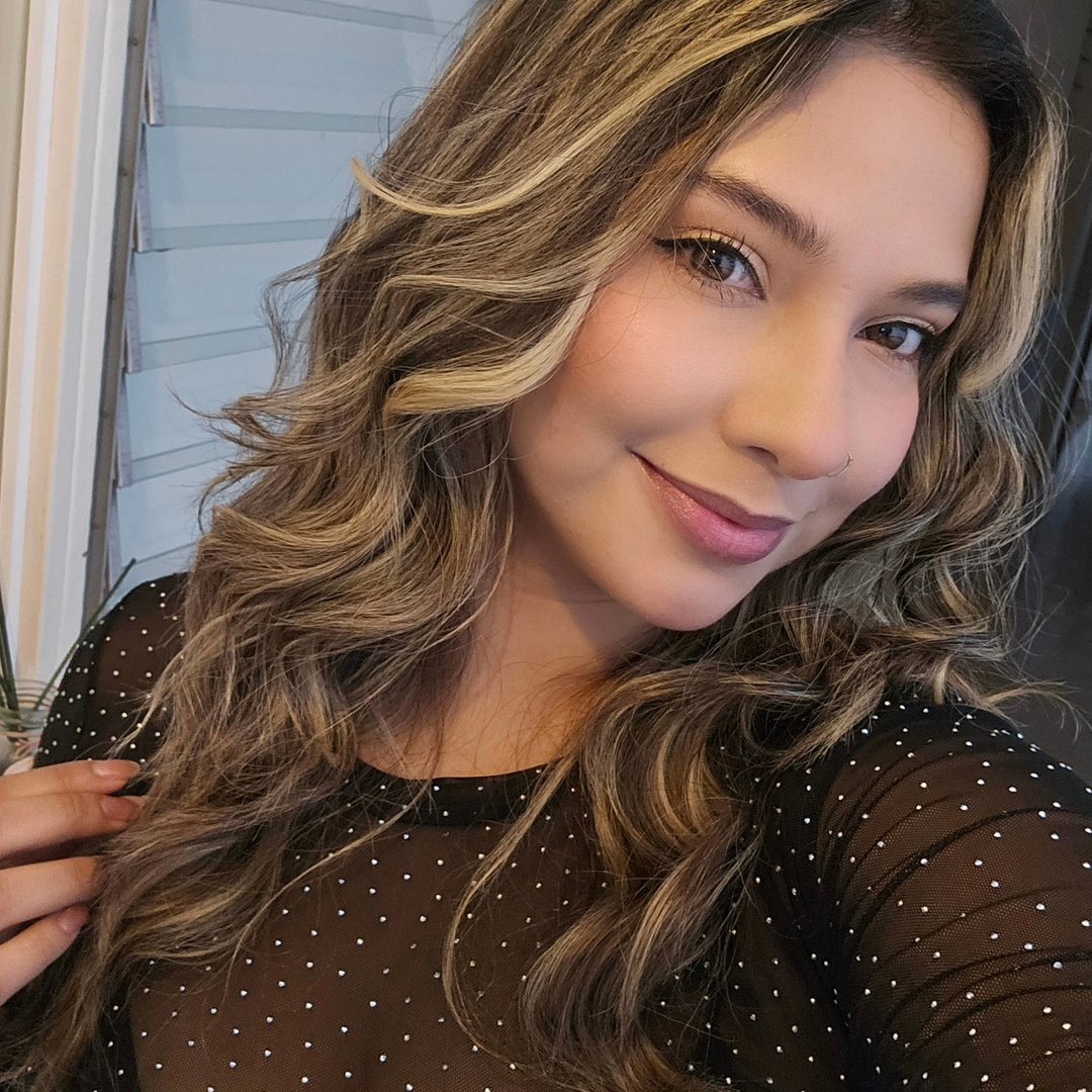 Valentina G., Beauty creator from Colombia
