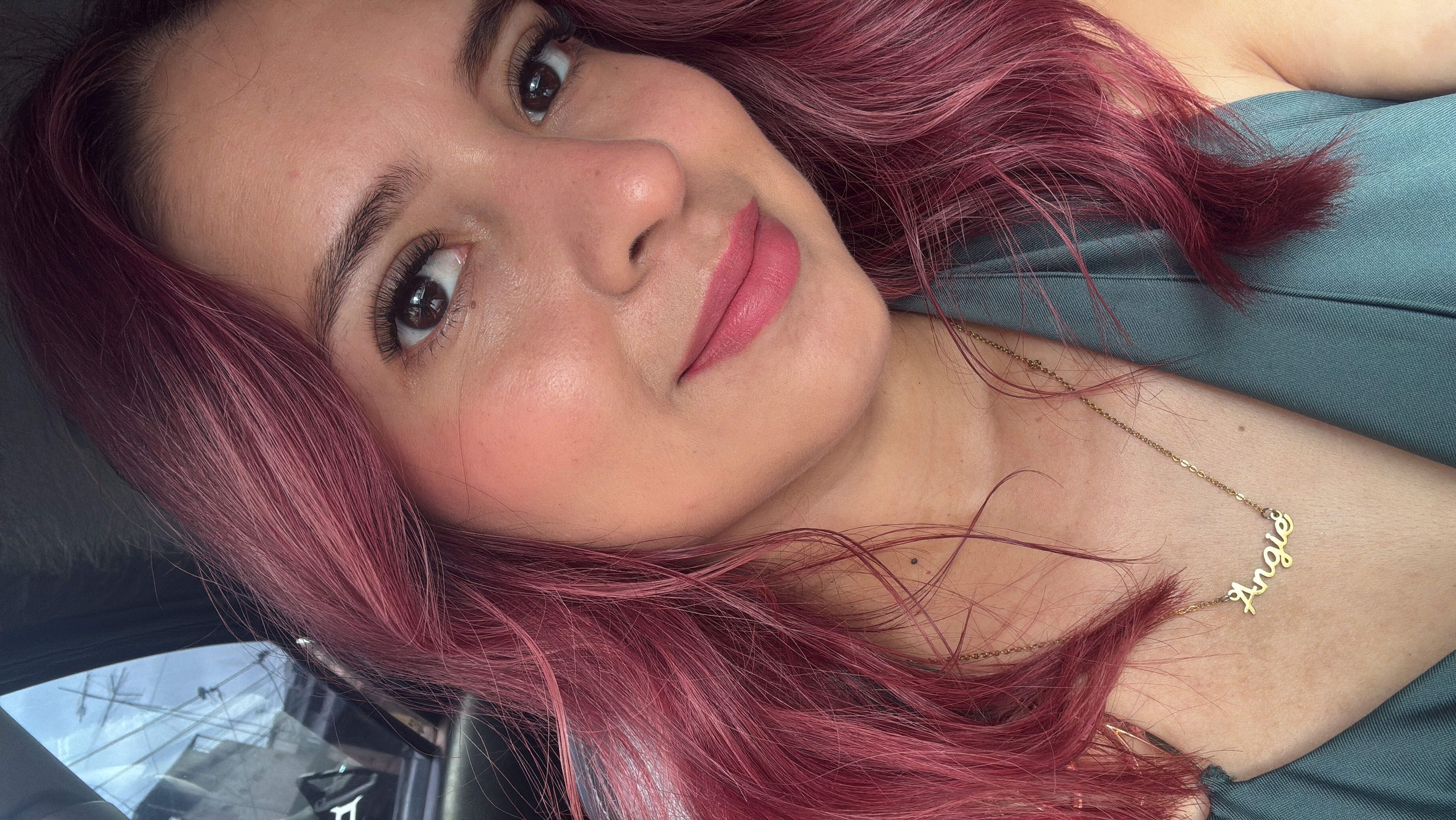 Angie V., criador UGC em Equador