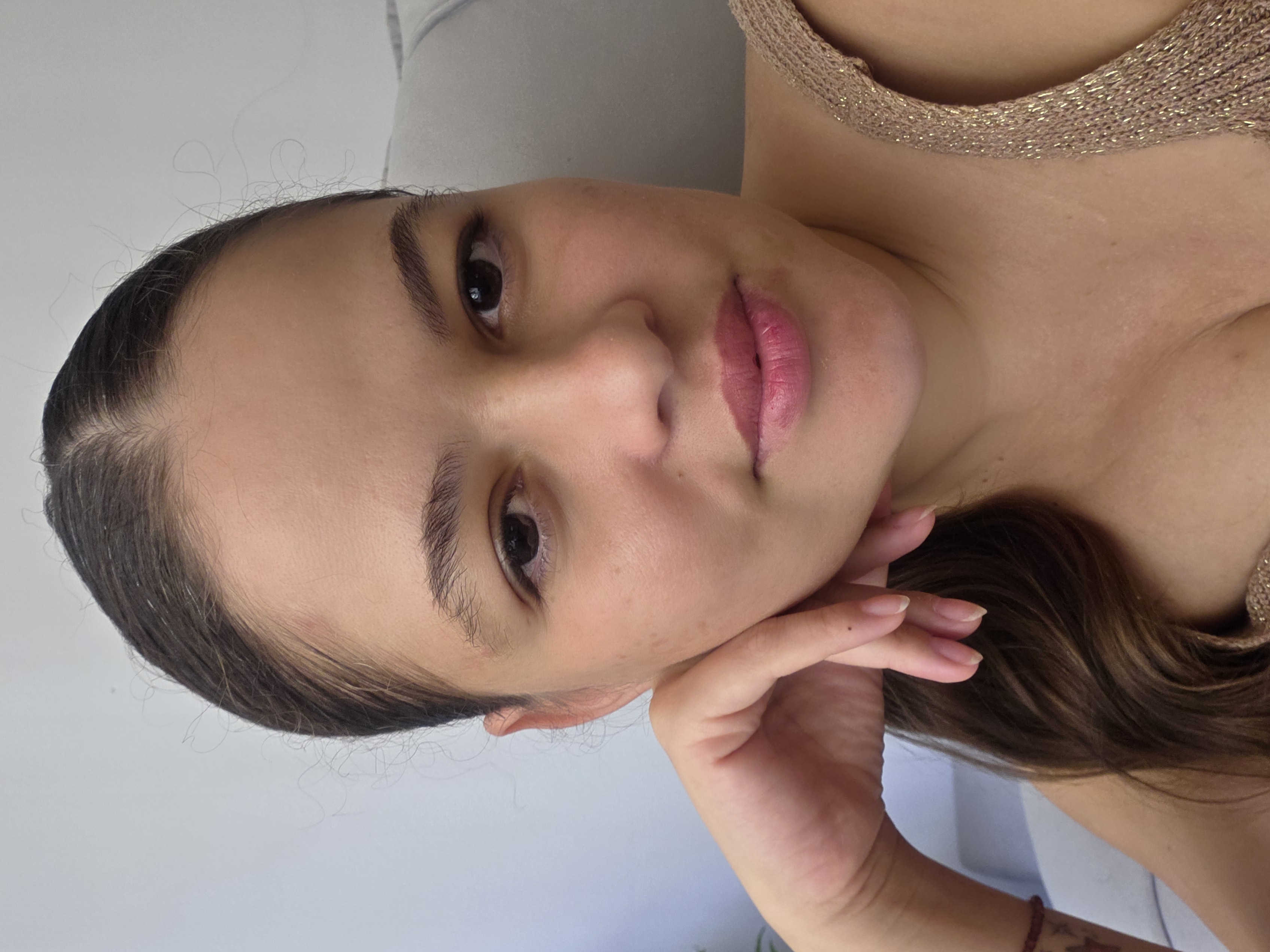 Thaís C., UGC creator in Brazil
