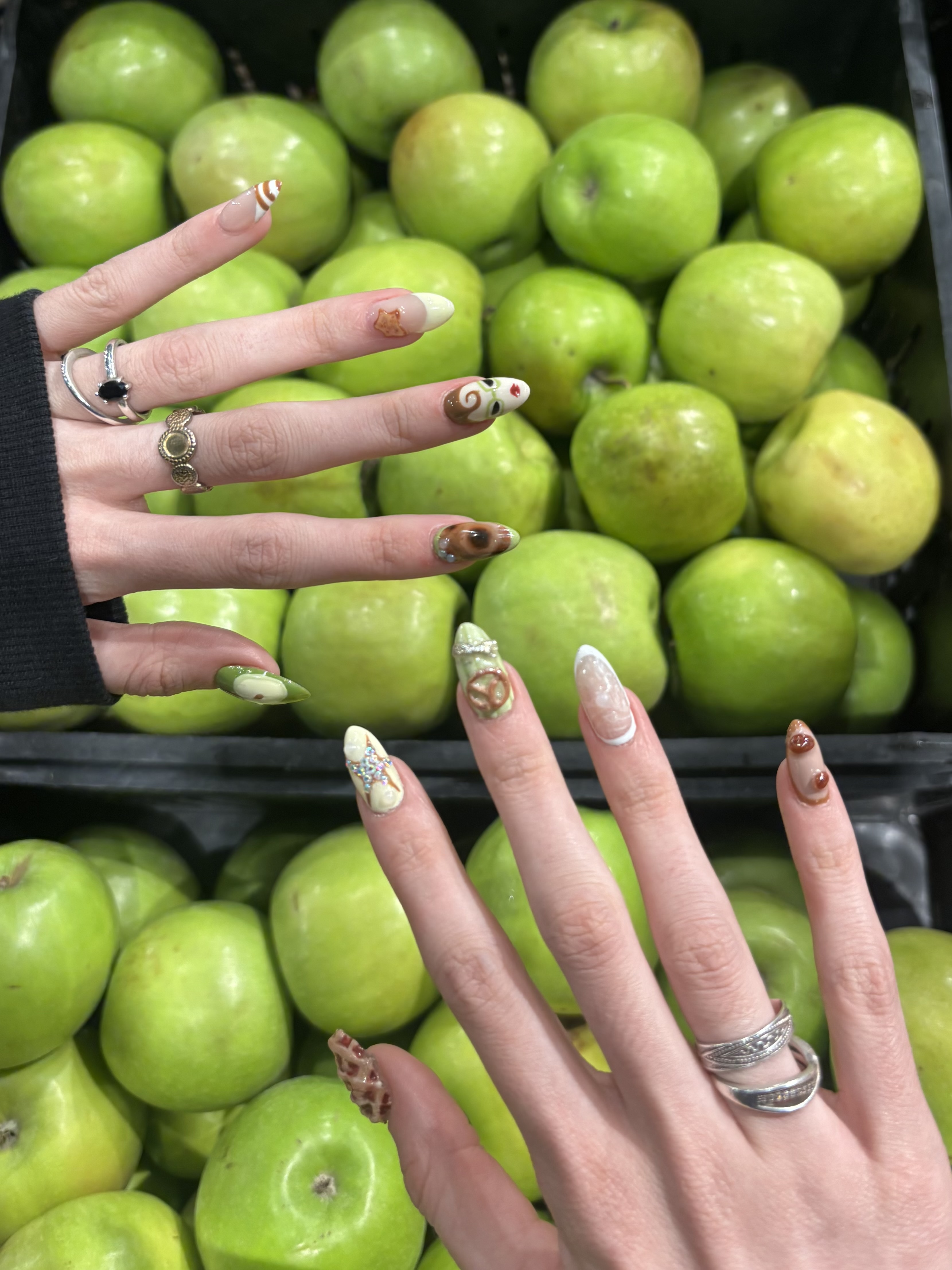 Imágen creativa para promocionar uñas de canje.