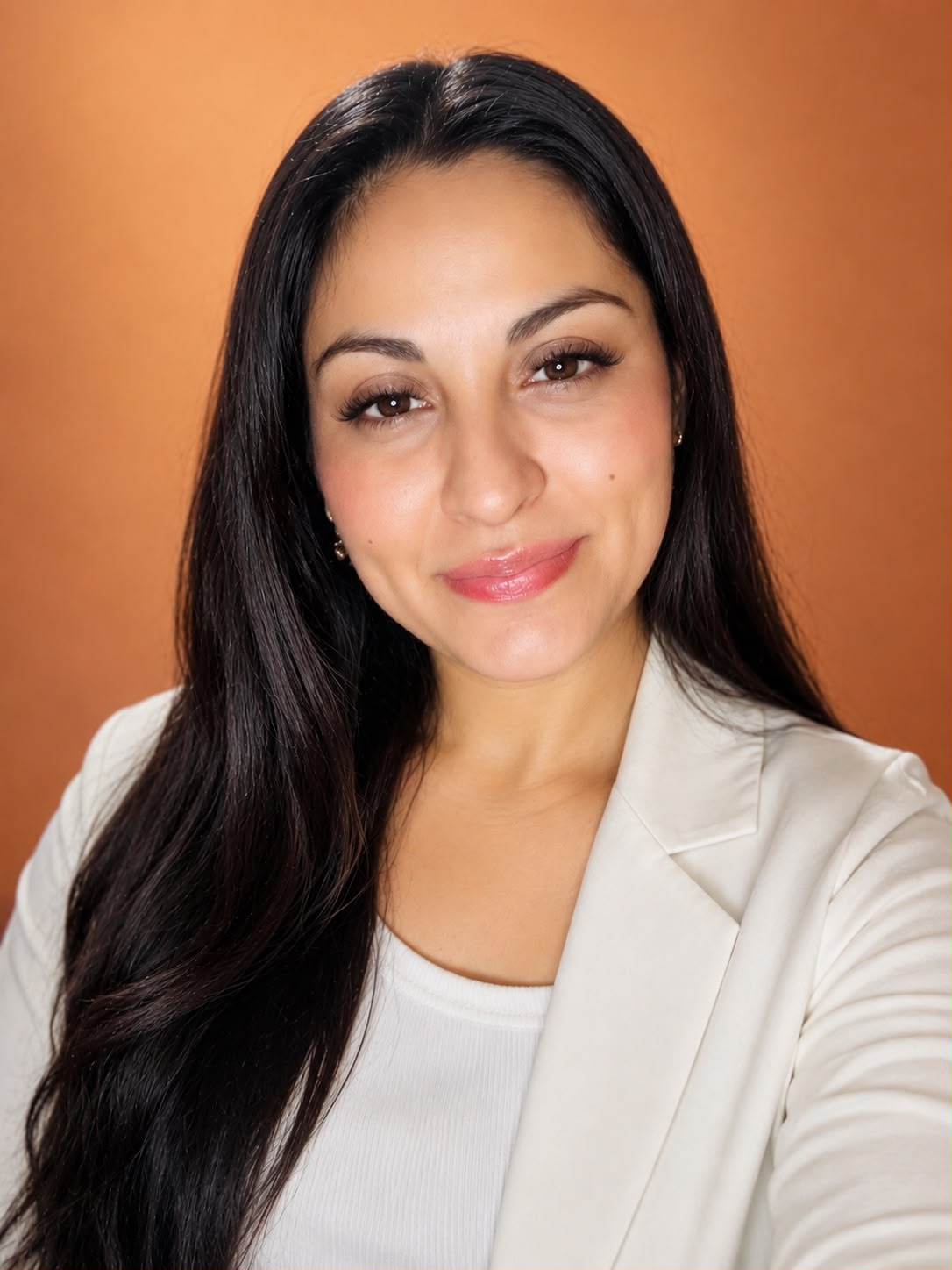 Rubi M., Beauty creator from El Salvador