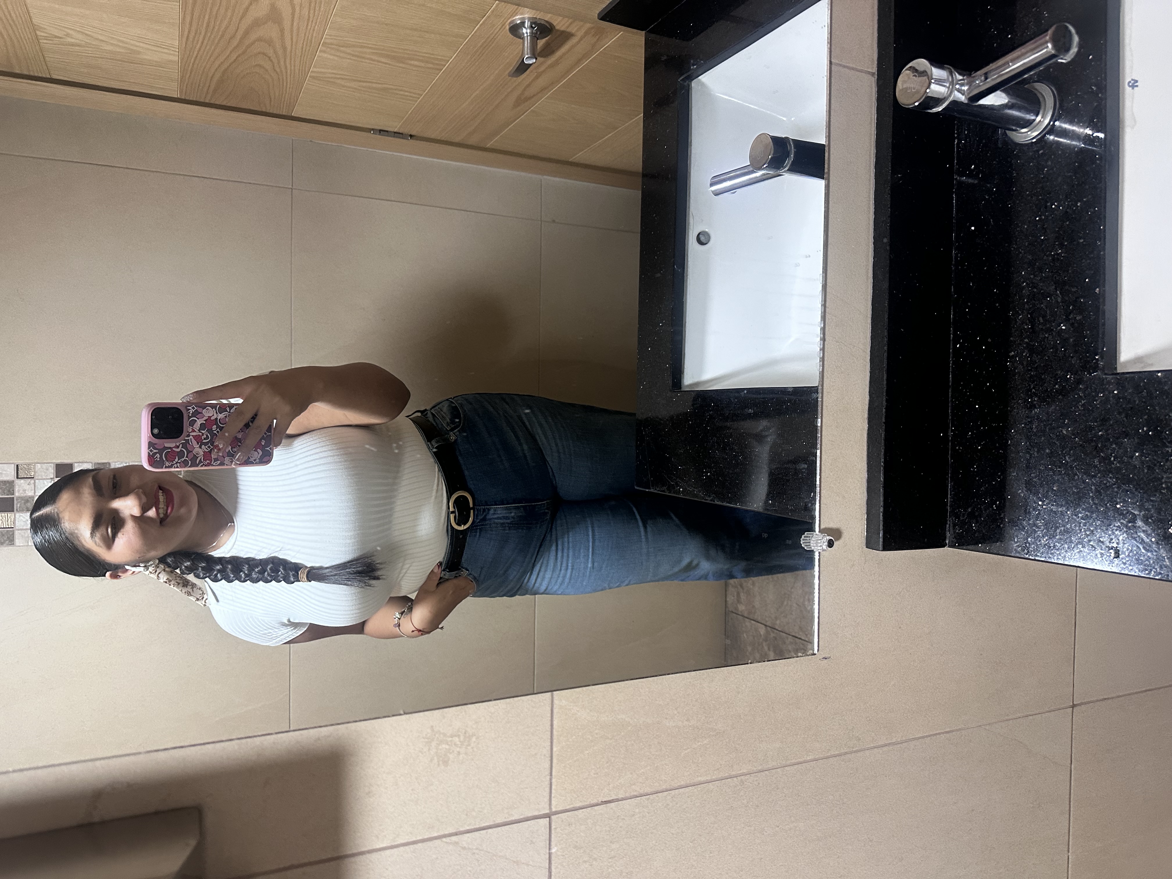 Ingrid V. — ugcCreator for Beauty — photo 3