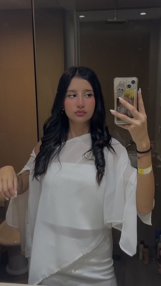 Ana Lozano, Beauty creator from Argentina