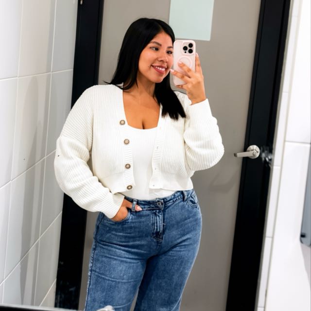 YAMILA E. — Peru